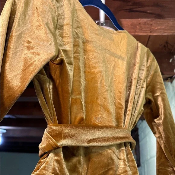 Vixen by Micheline Pitt Gold Velvet Wrap Top - Picture 3 of 3
